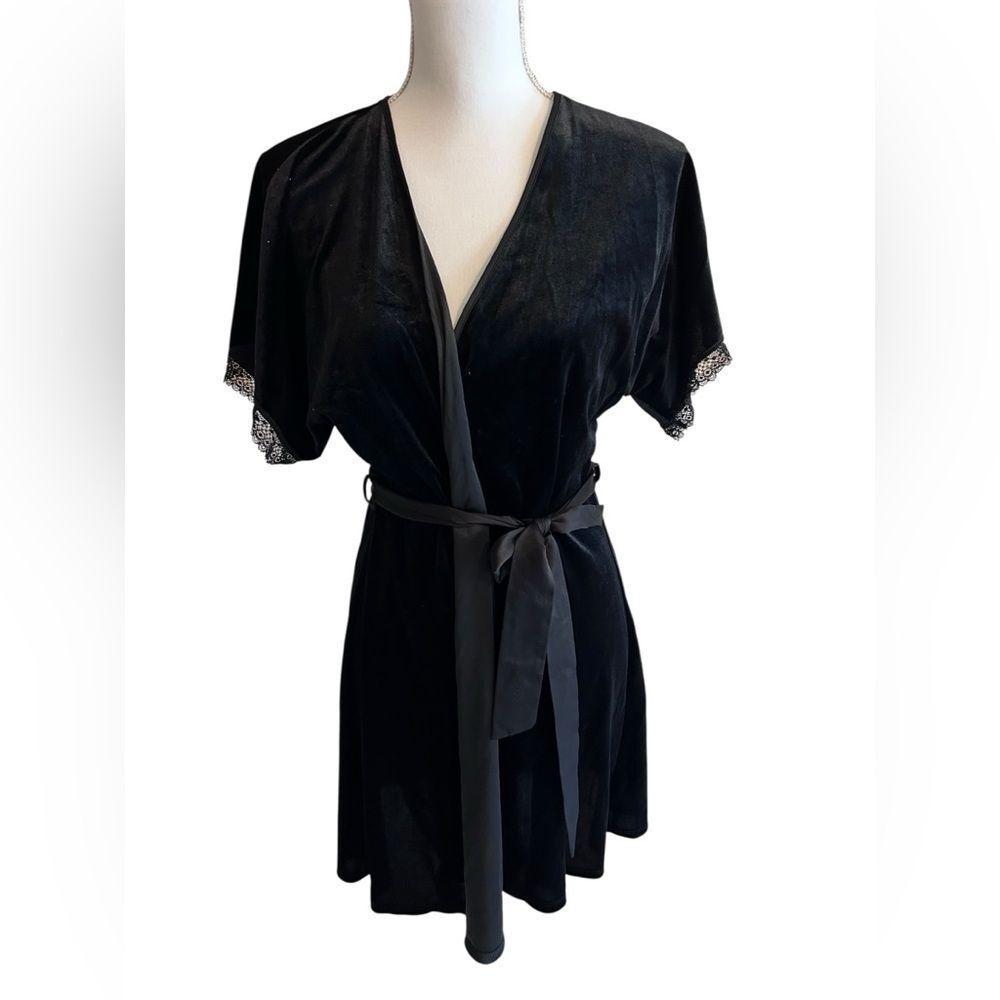 Linea Donatella Black Lace Trimmed Lingerie Robe Size Small